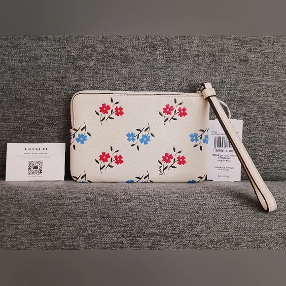 🌟NWT🌟 Pebble Leather Floral Coach Wristlet - Picture 2 of 3